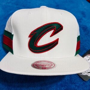 Exclusive Mitchell & Ness Cleveland Cavaliers White Snapback Green & Red Strip